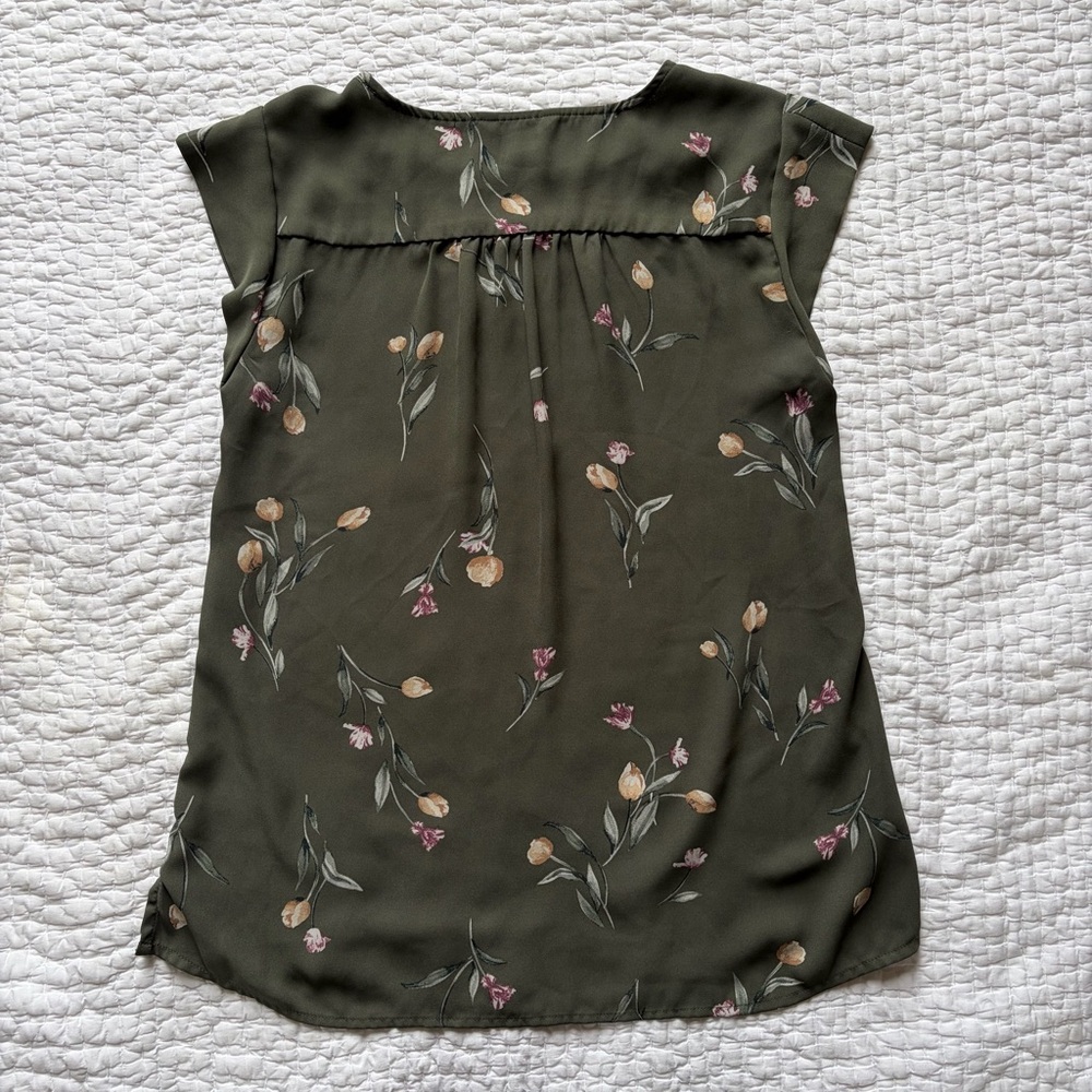 Reitman’s Sleeveless Floral Blouse - Olive Green Size XS - Picture 4 of 5